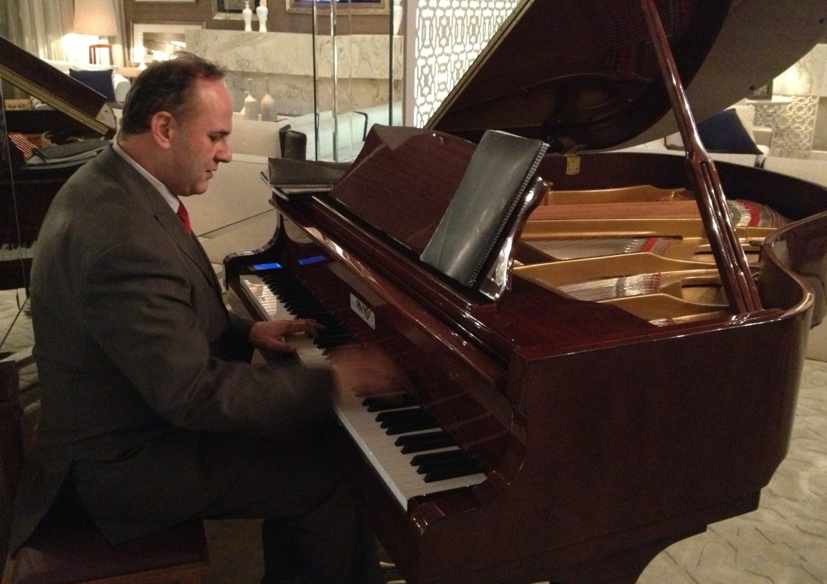 Fernando Bitencourt - Pianista,  Tecladista e Cantor